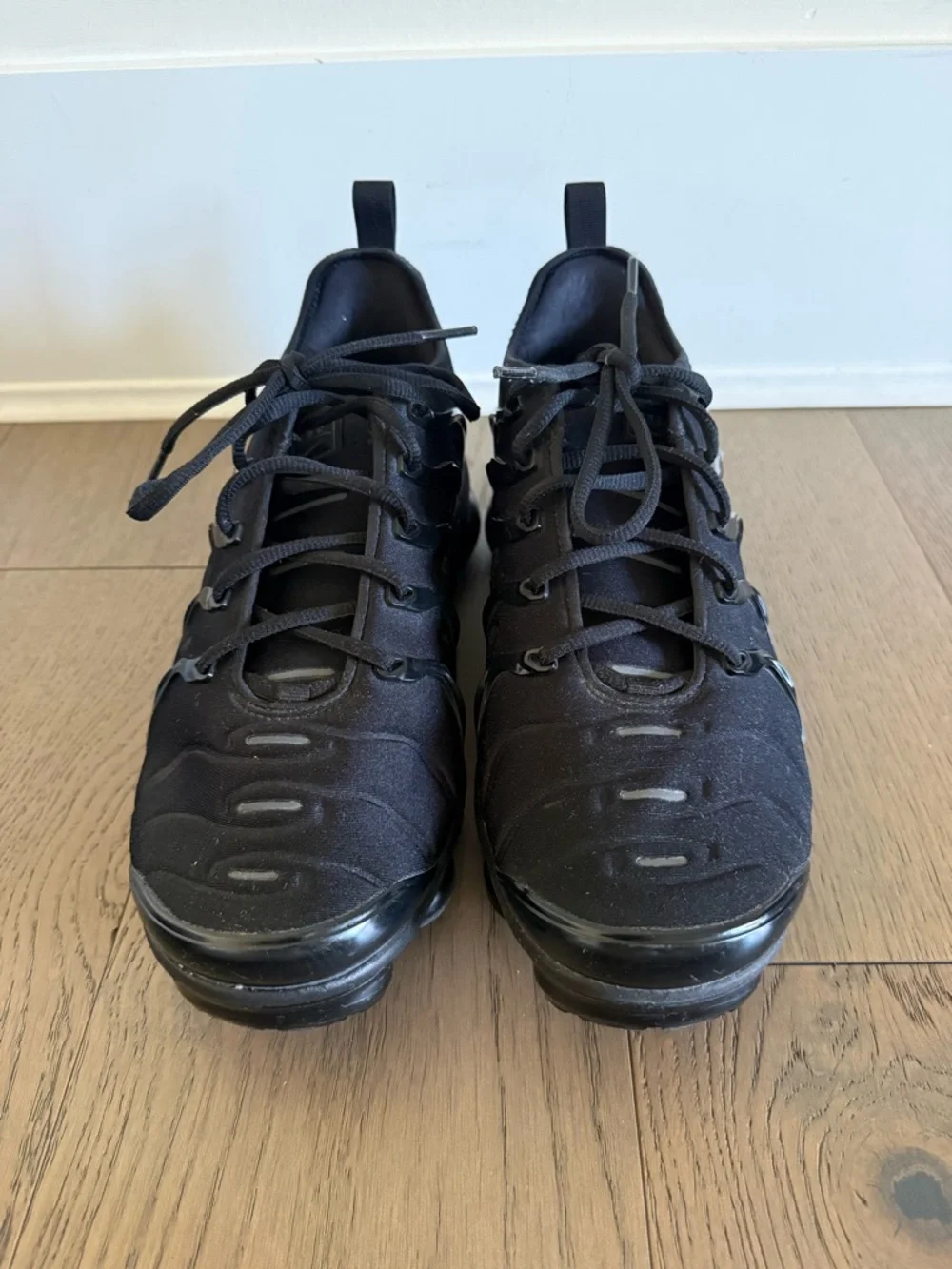 Nike Men’s Triple Black VaporMax-Style Cushioned Sneakers - Picture 9 of 9